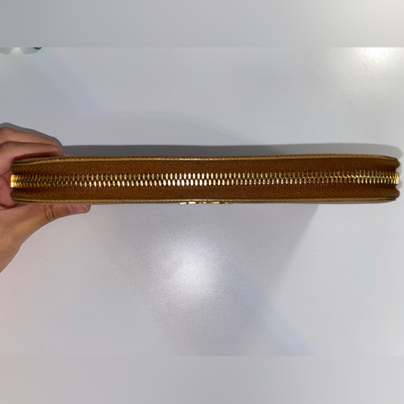 Prada Saffiano leather in color caramel (pre-owned) - Picture 4 of 14